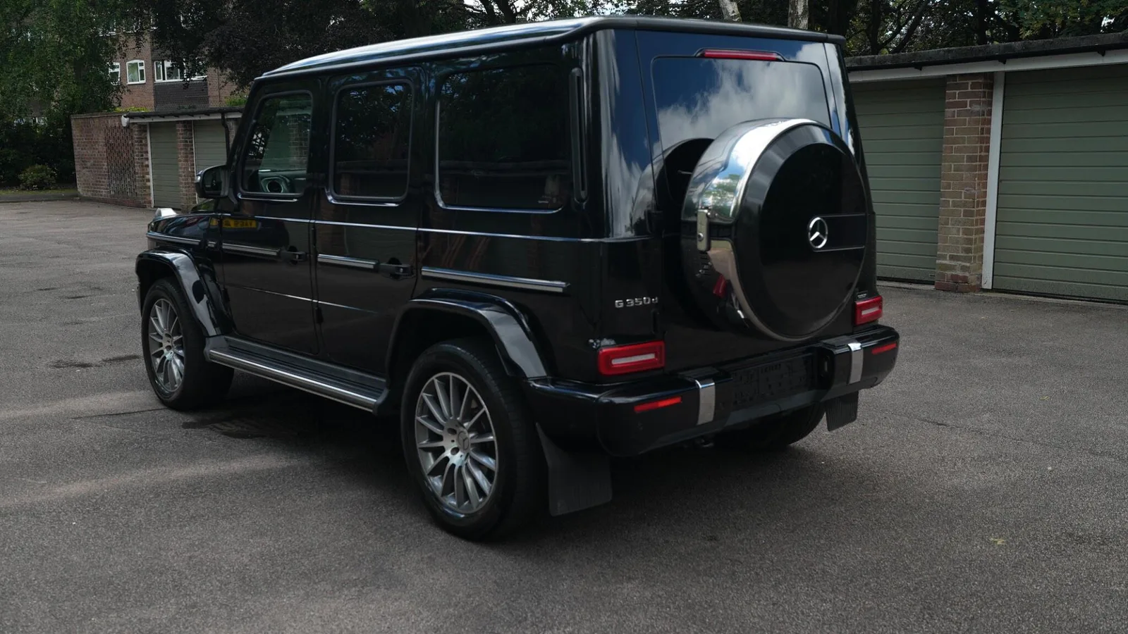 2019 Mercedes-Benz G350d AMG Line Obsidian Black photo 3