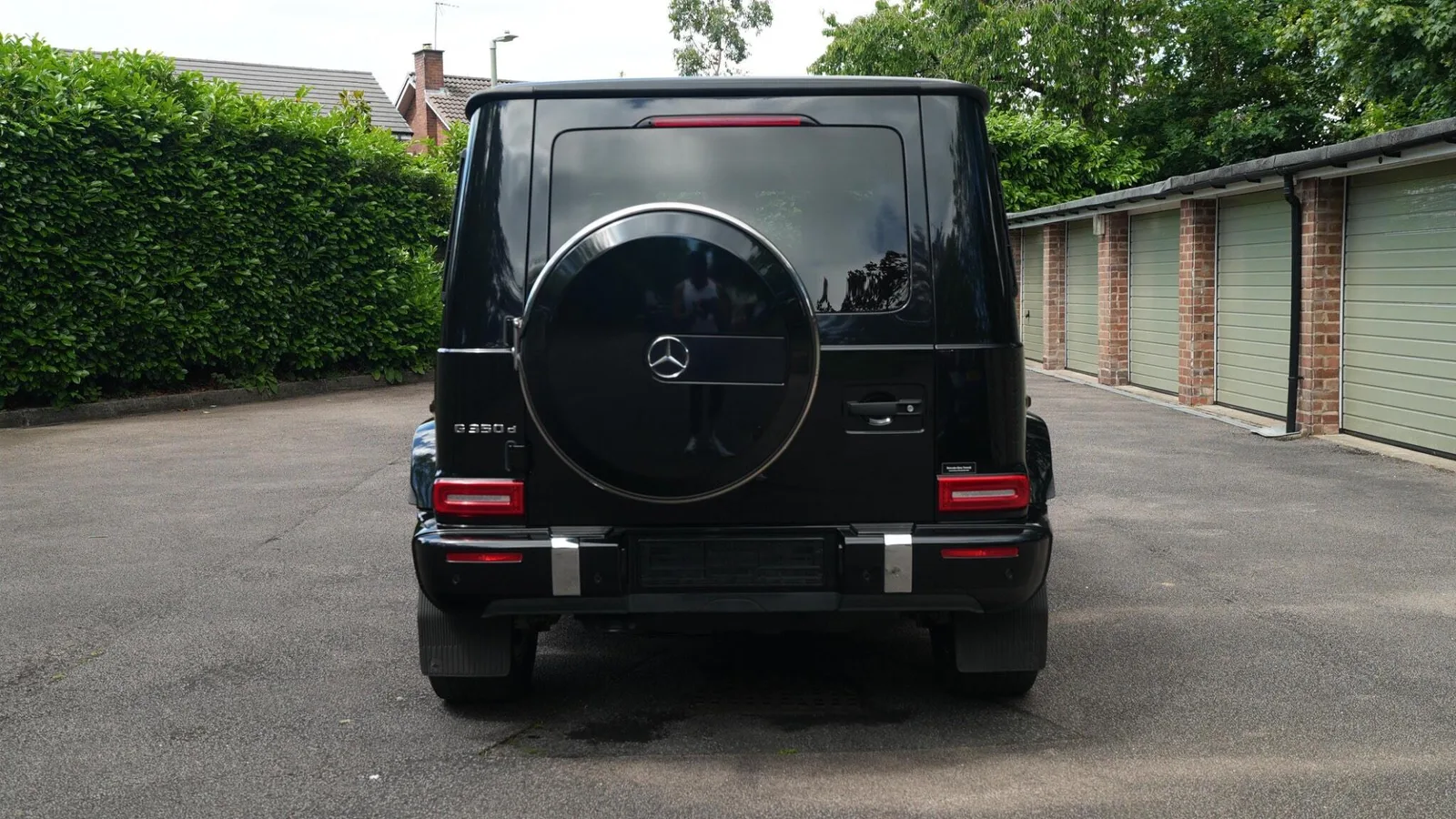 2019 Mercedes-Benz G350d AMG Line Obsidian Black photo 4