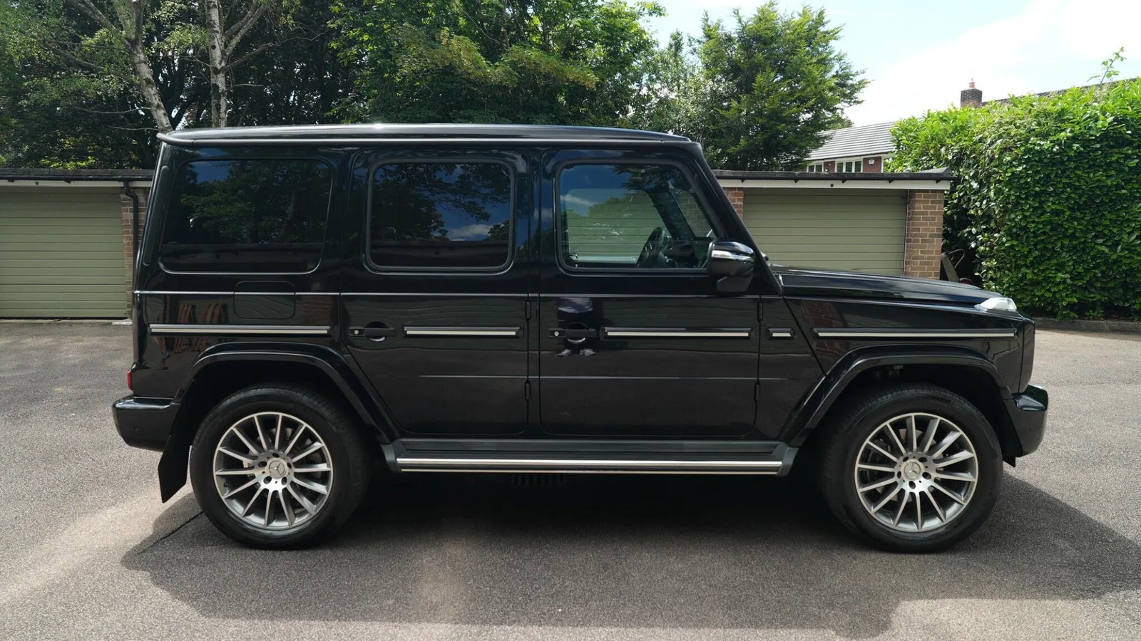 2019 Mercedes-Benz G350d AMG Line Obsidian Black photo 5