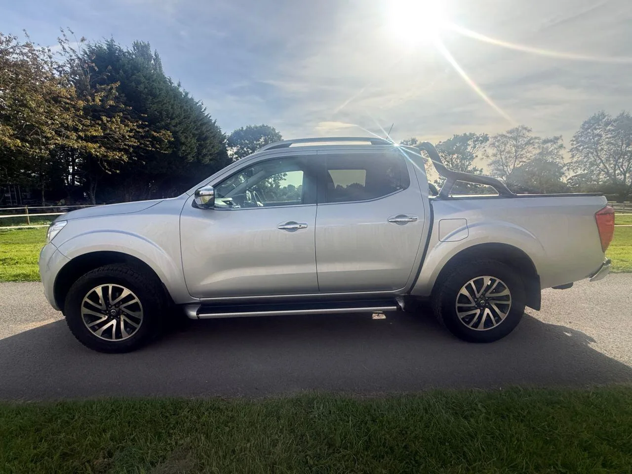 2019 Nissan Navara 2.3 dCi Tekna Auto Silver photo 2