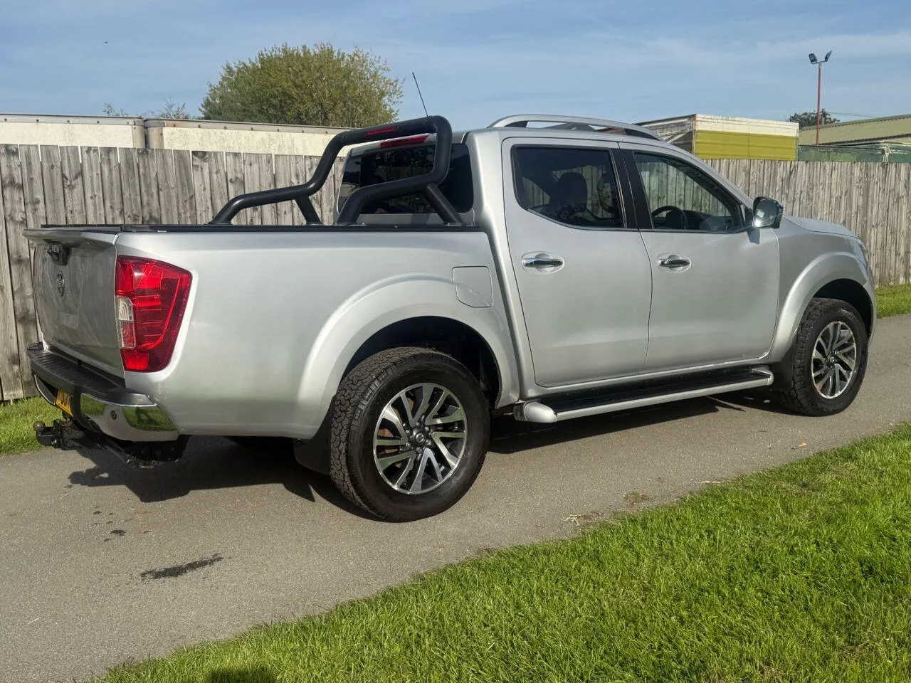 2019 Nissan Navara 2.3 dCi Tekna Auto Silver photo 4
