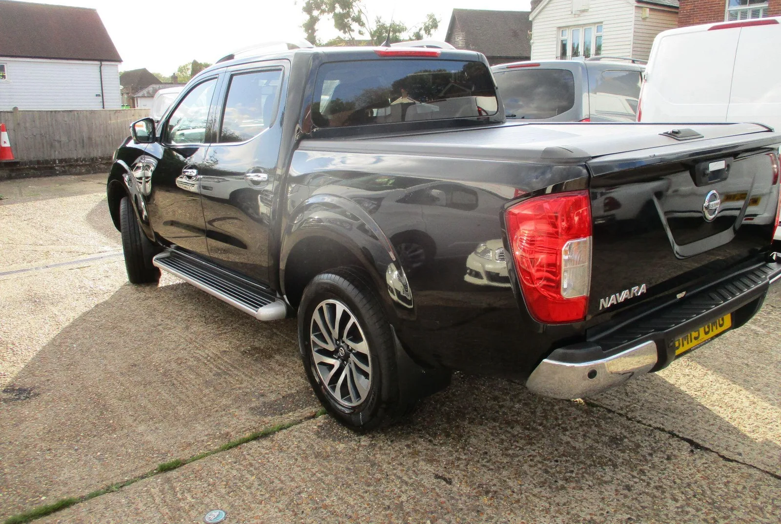 2019 Nissan Navara 2.3 dCi Tekna Manual Black
