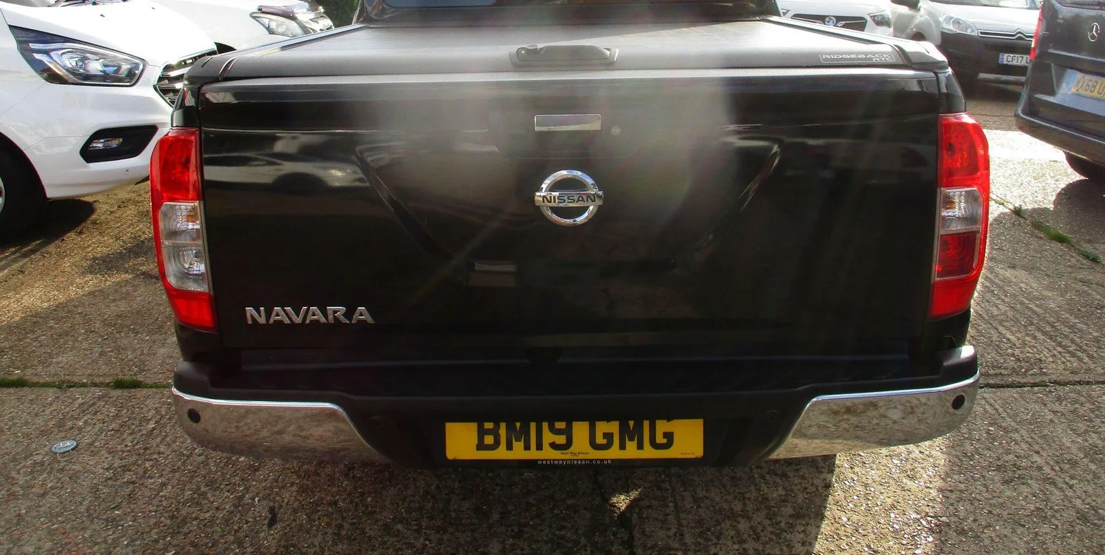 2019 Nissan Navara 2.3 dCi Tekna Manual Black photo 2