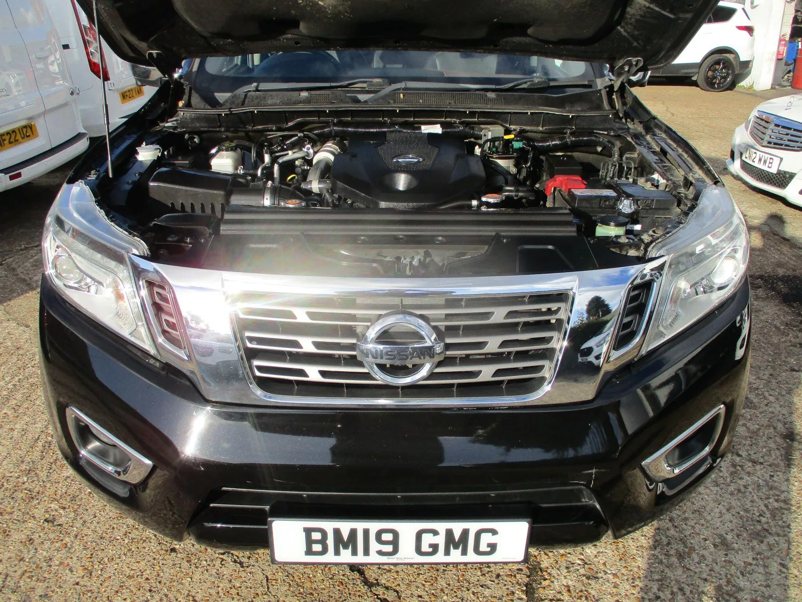 2019 Nissan Navara 2.3 dCi Tekna Manual Black photo 4