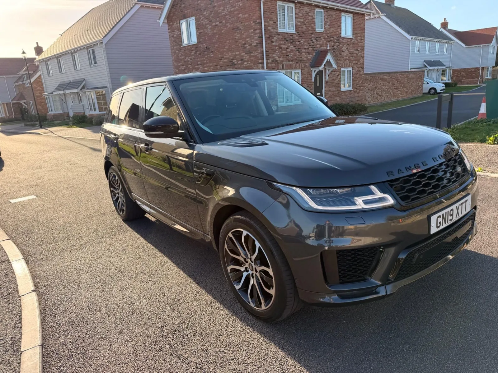 2019 Range Rover Sport P400e Autobiography Dynamic photo 2