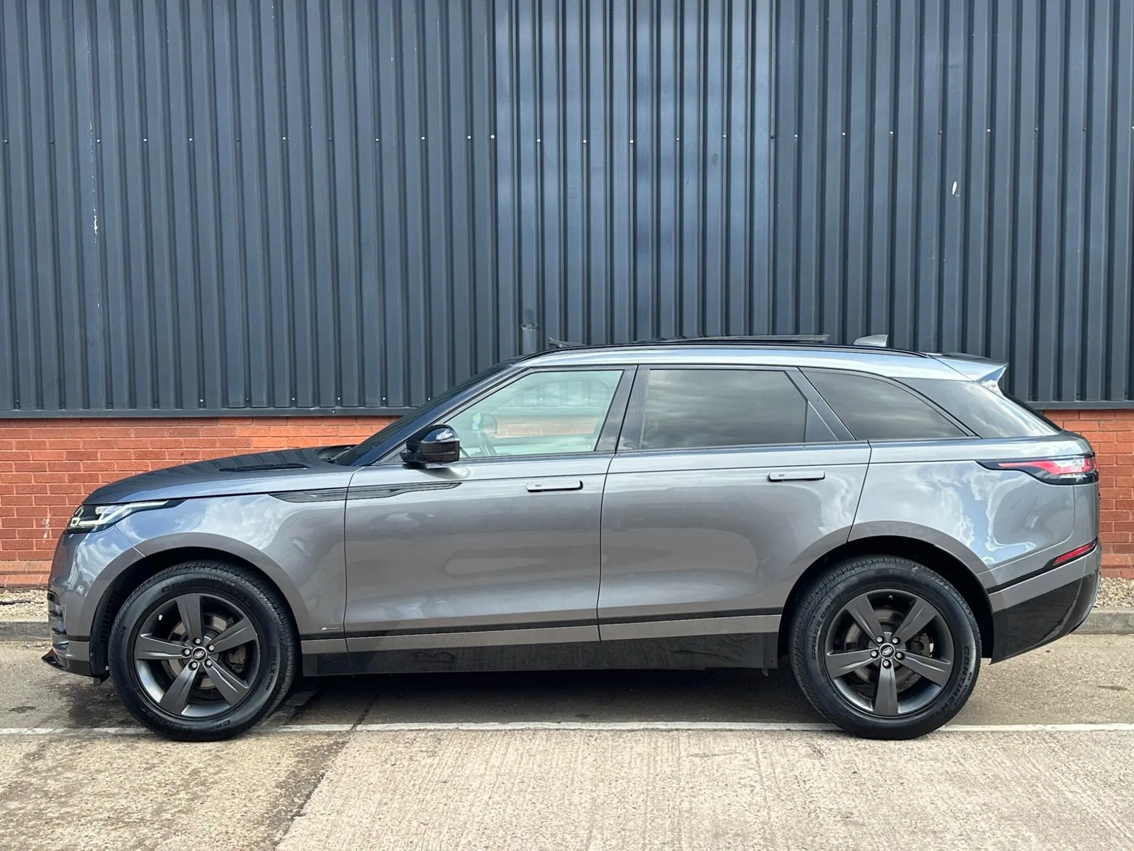 2019 Range Rover Velar D180 R-Dynamic S Grey photo 4