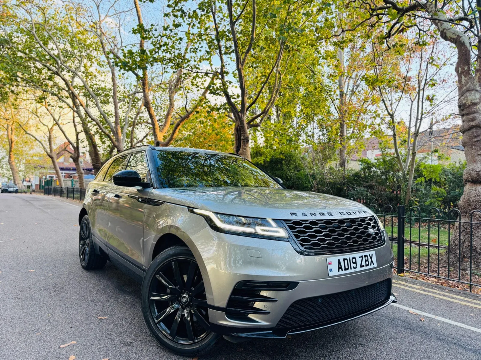 2019 Range Rover Velar D180 R-Dynamic S Silver