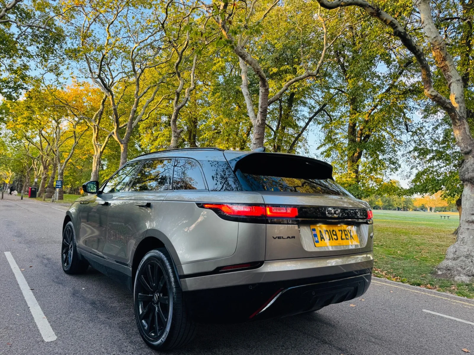 2019 Range Rover Velar D180 R-Dynamic S Silver photo 5