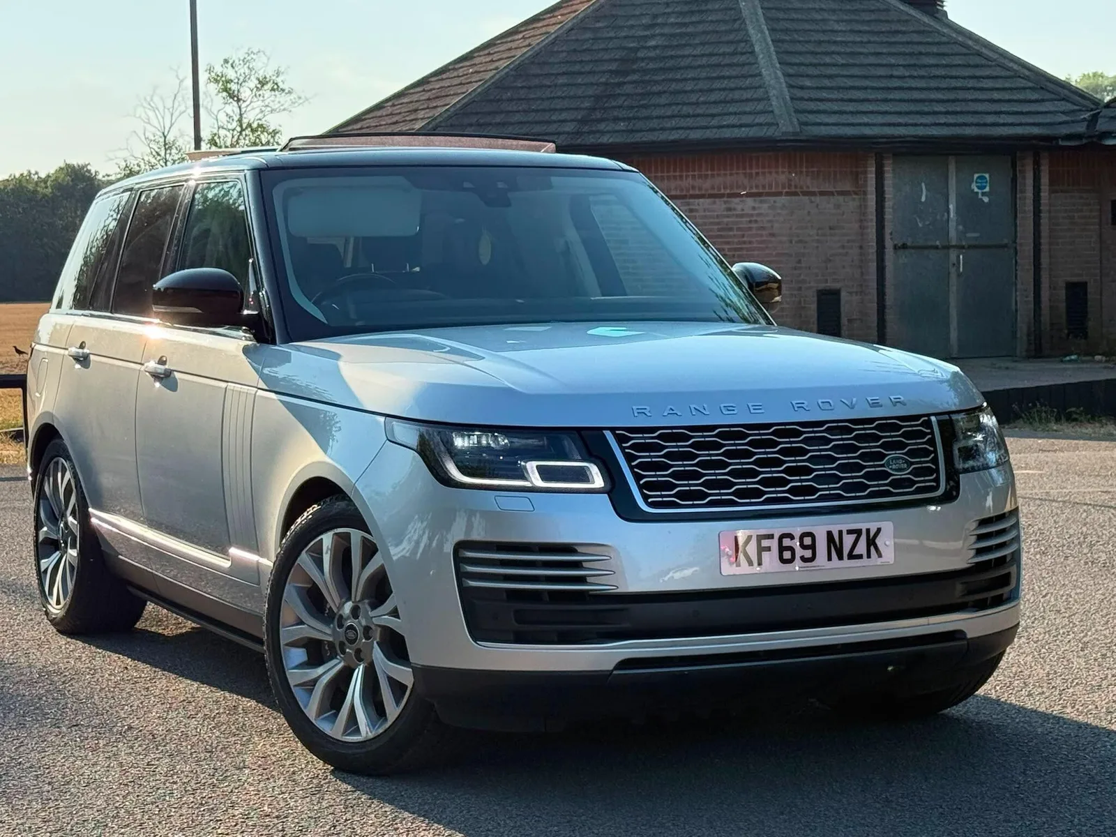 2019 Range Rover Vogue P400e Silver