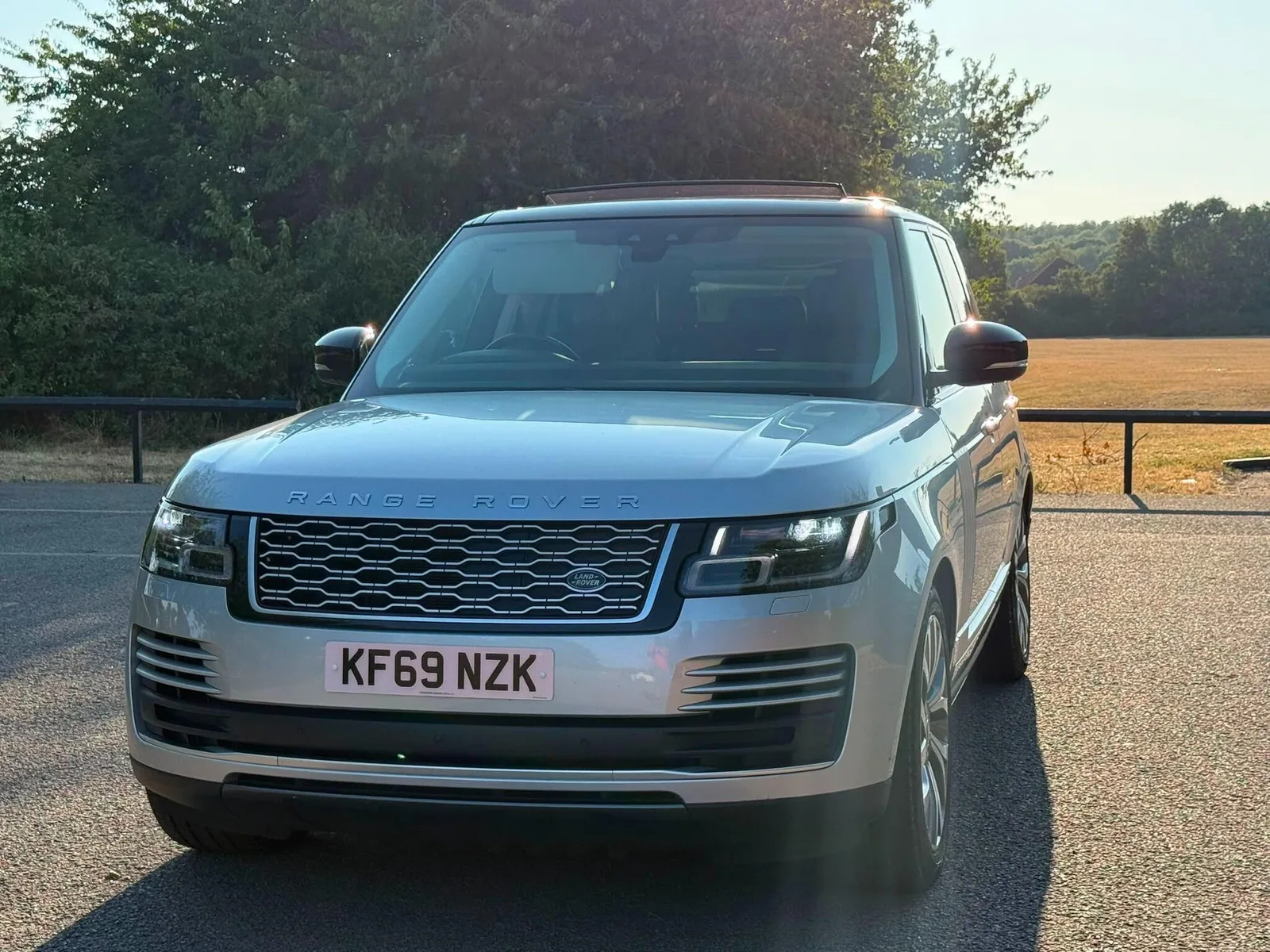 2019 Range Rover Vogue P400e Silver photo 3