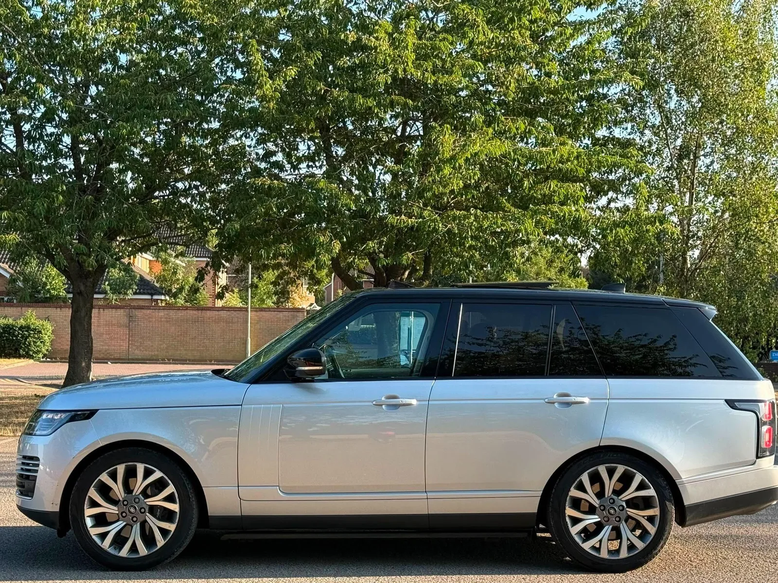 2019 Range Rover Vogue P400e Silver photo 4