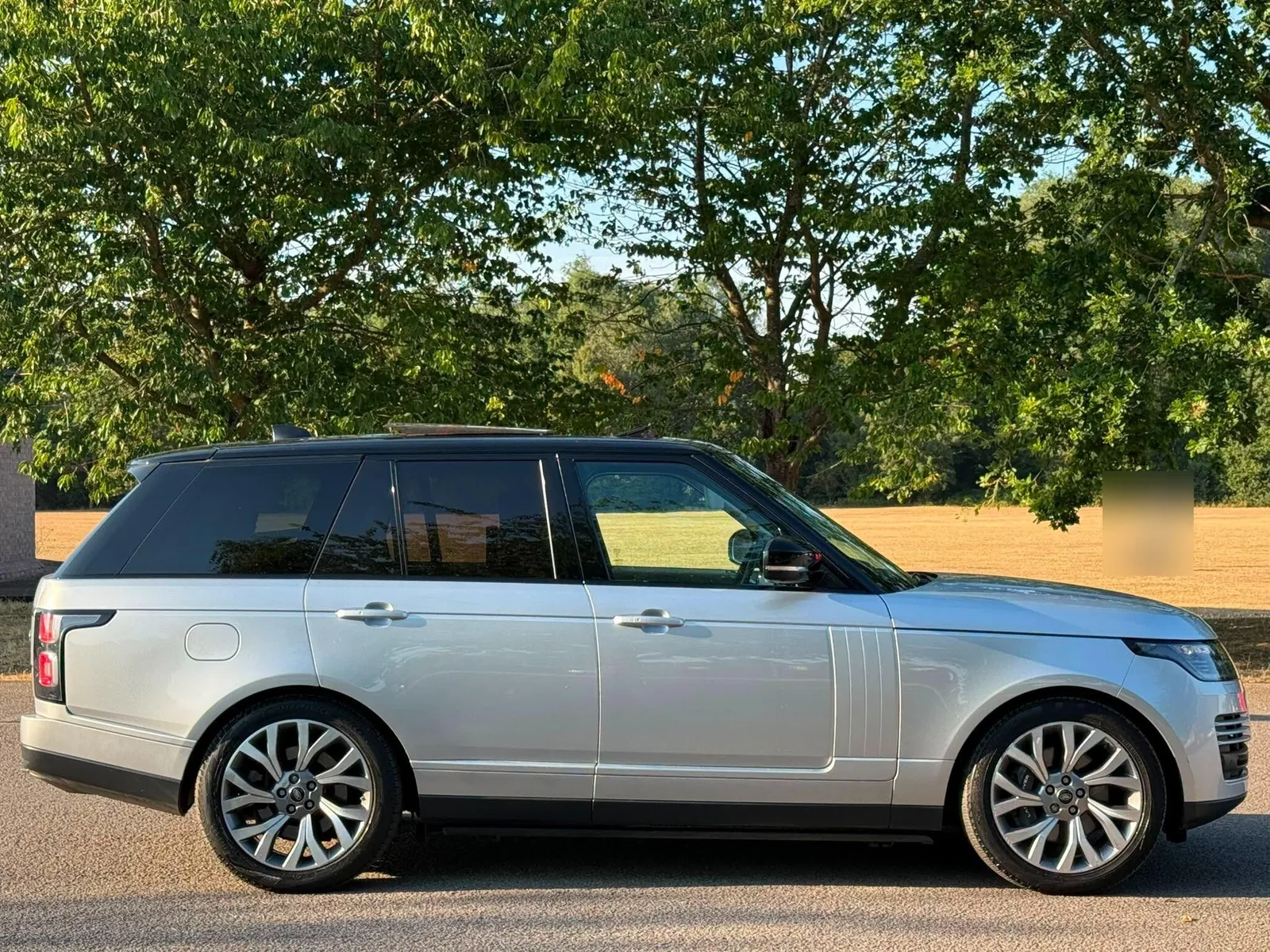 2019 Range Rover Vogue P400e Silver photo 5