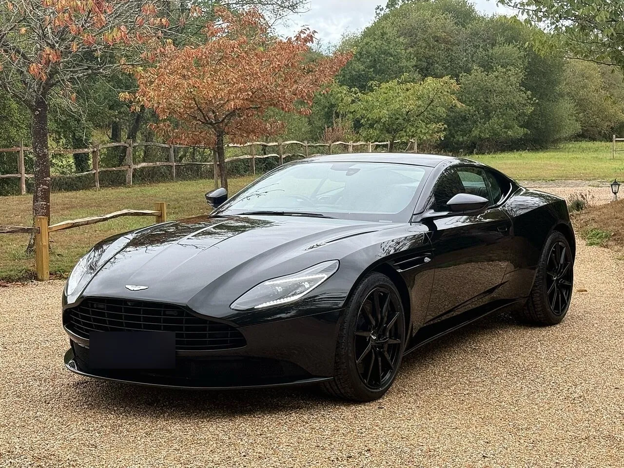 2020 Aston Martin DB11 V8 Black photo 2