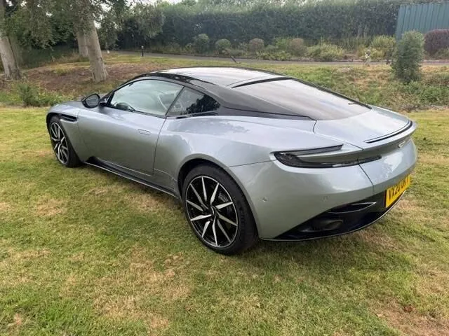 2020 Aston Martin DB11 V8 Skyfall Silver photo 4
