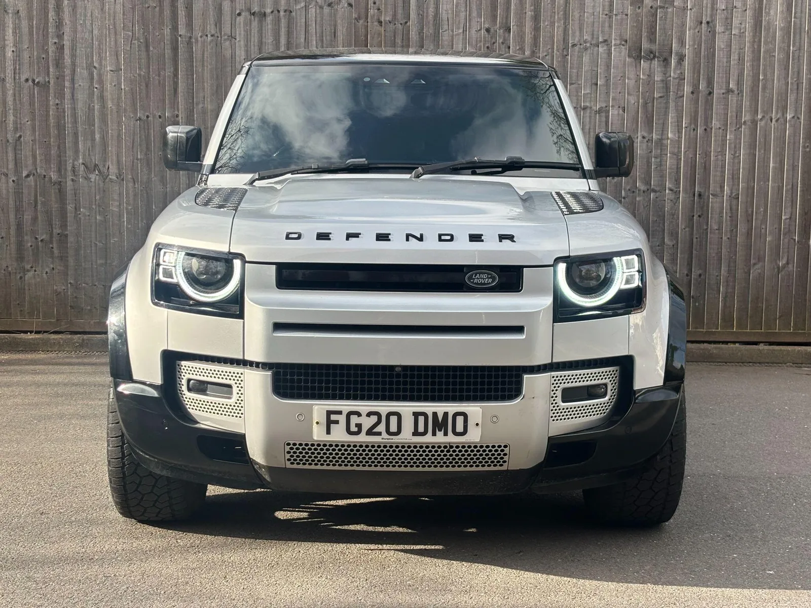 2020 Land Rover Defender 110 SD4 First Edition Silver photo 3