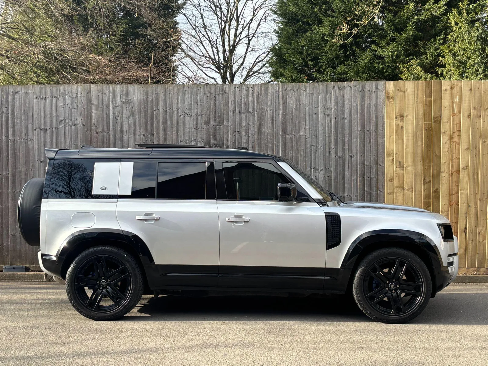 2020 Land Rover Defender 110 SD4 First Edition Silver photo 4