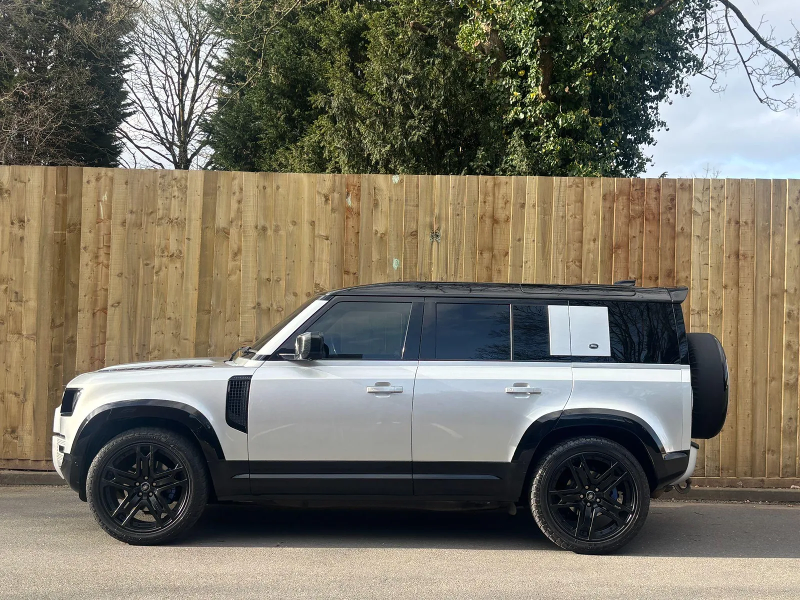 2020 Land Rover Defender 110 SD4 First Edition Silver photo 5