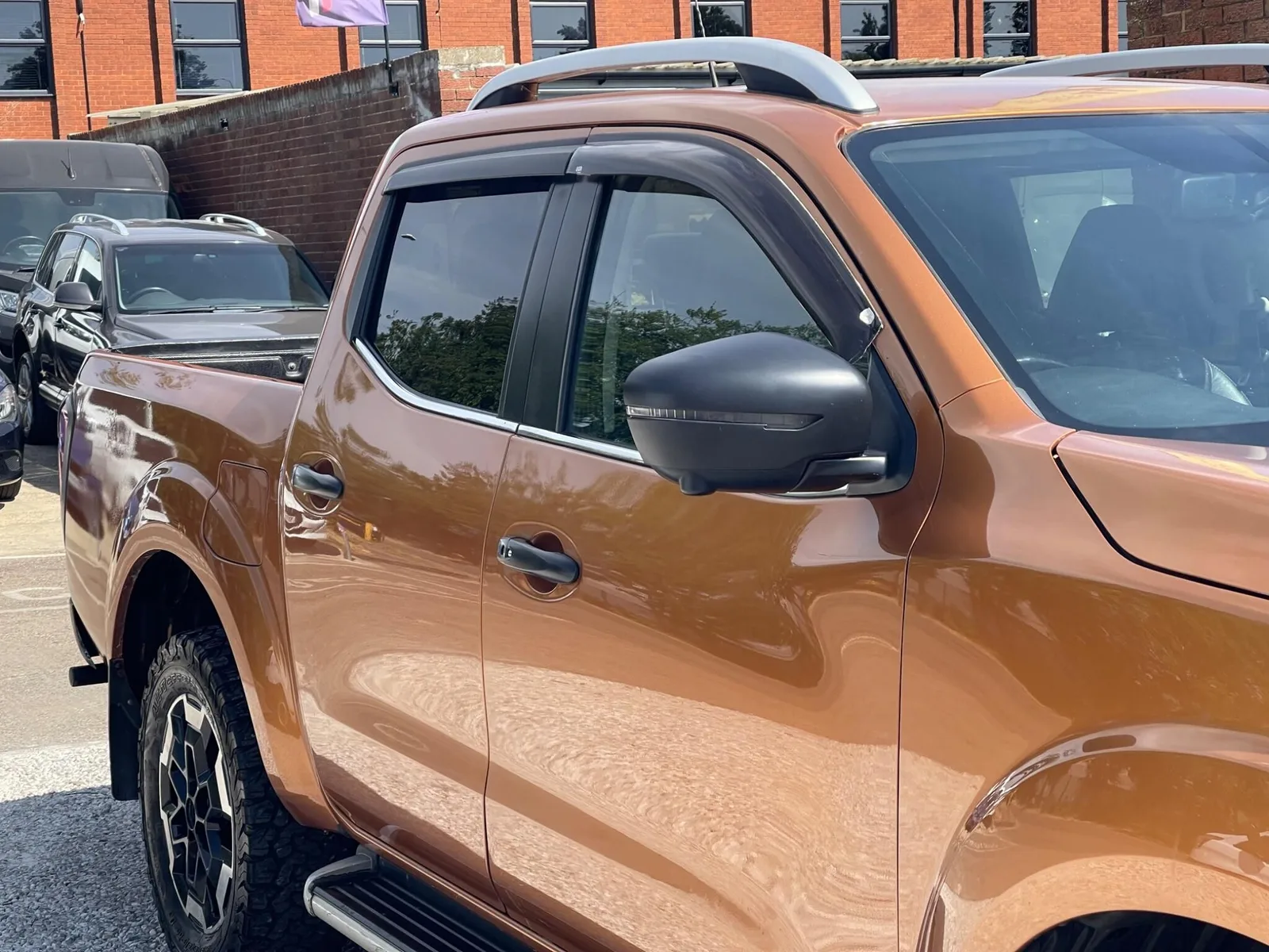 2020 Nissan Navara 2.3 dCi Tekna Auto Yellow photo 3