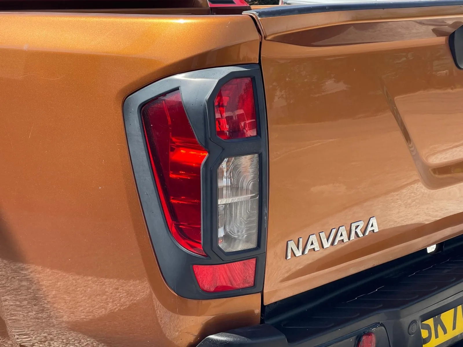 2020 Nissan Navara 2.3 dCi Tekna Auto Yellow photo 5