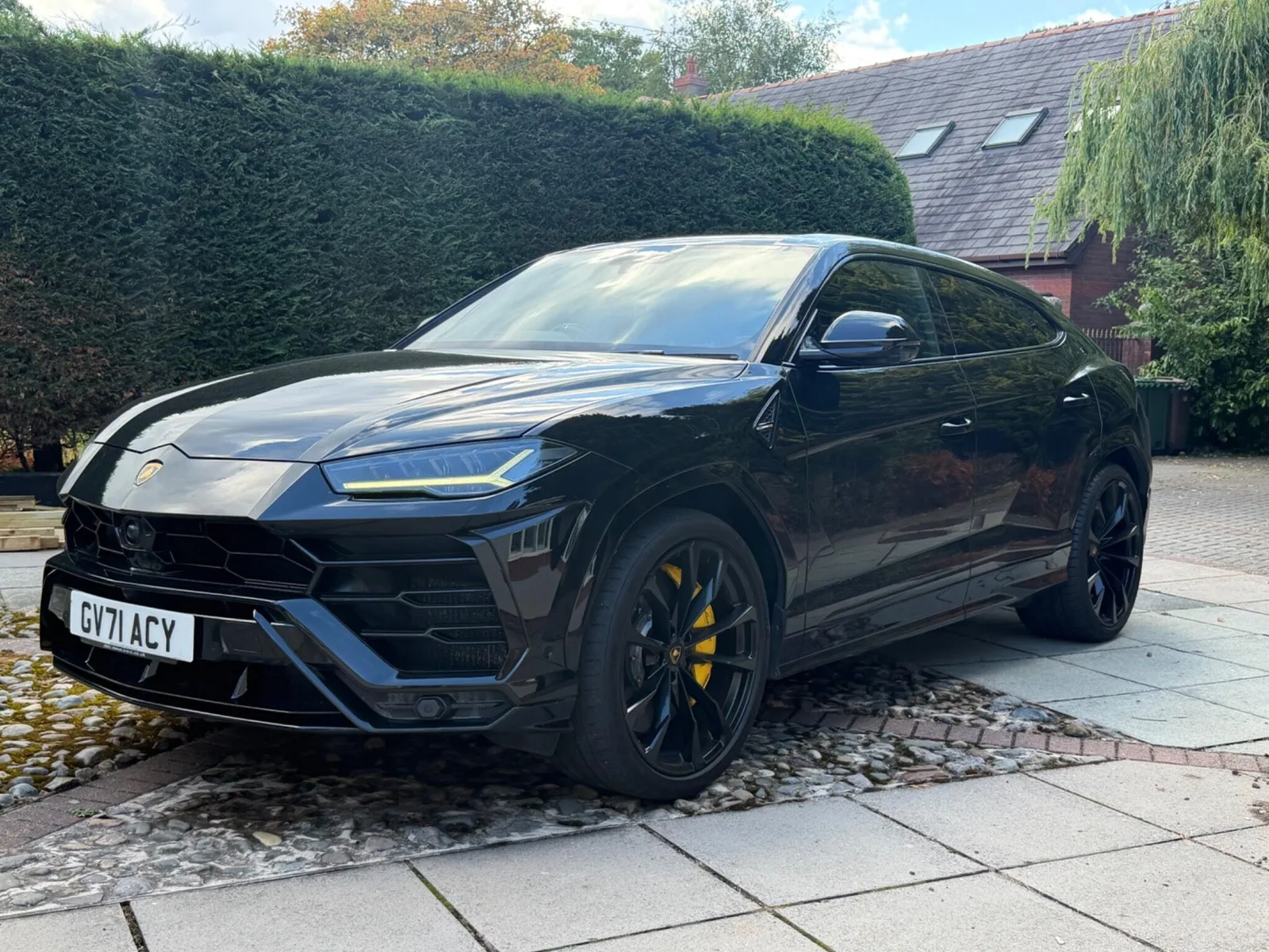 2021 Lamborghini Urus Black photo 2