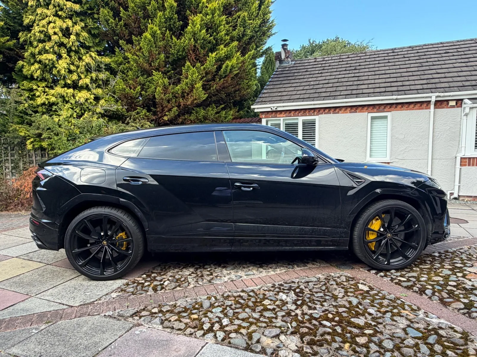 2021 Lamborghini Urus Black photo 3