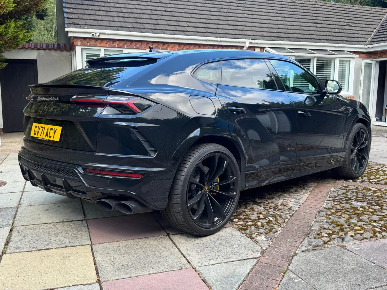 2021 Lamborghini Urus Black photo 4