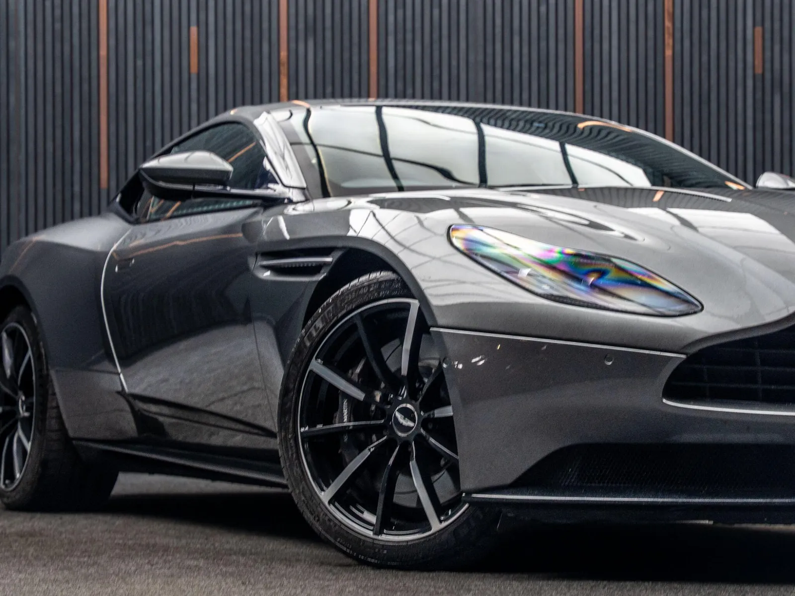 2022 Aston Martin DB11 V12 Magnetic Silver photo 2