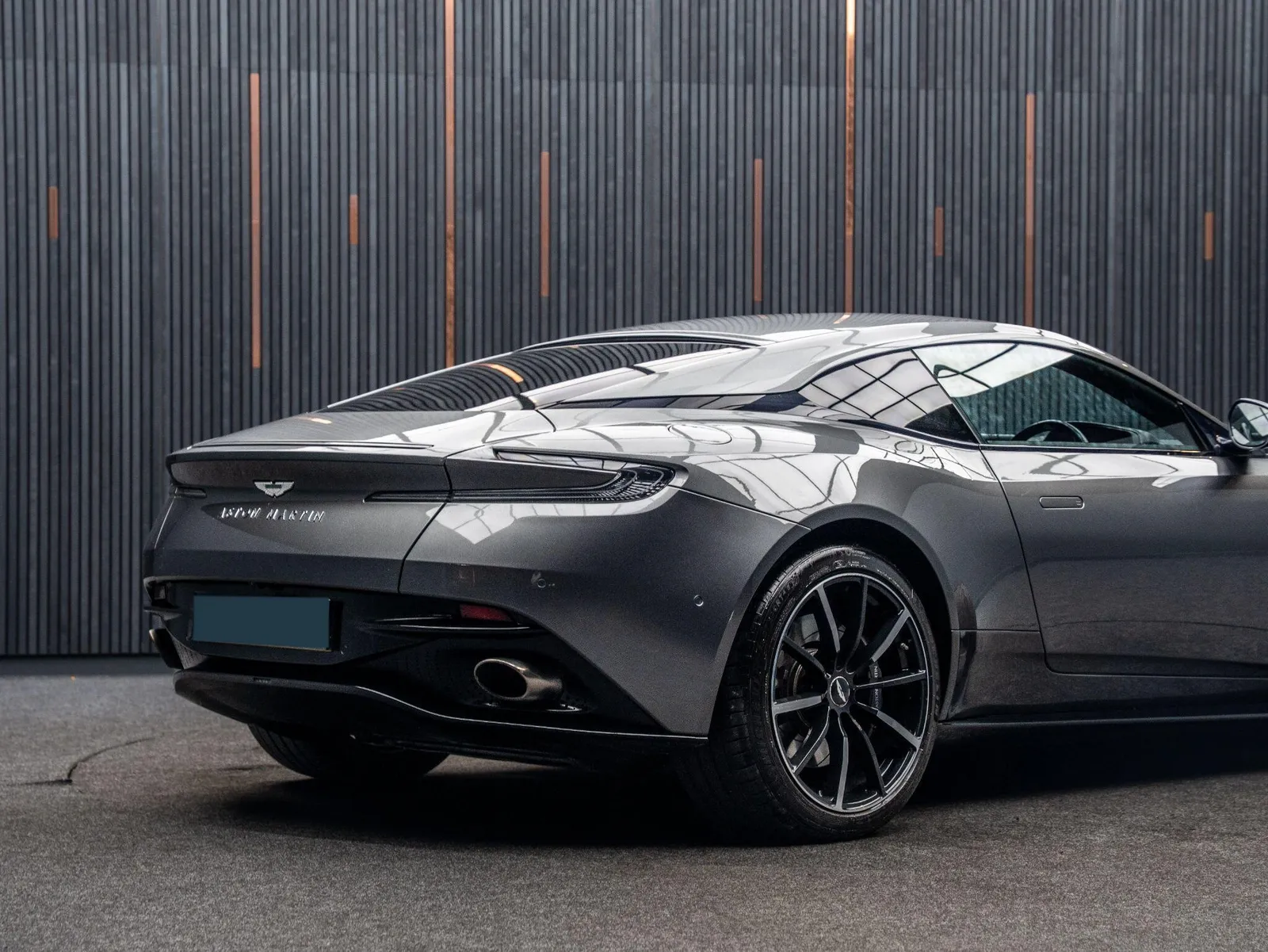2022 Aston Martin DB11 V12 Magnetic Silver photo 3
