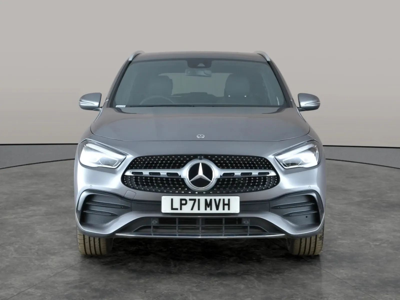 2022 Mercedes-Benz GLA 250e Exclusive Edition photo 3
