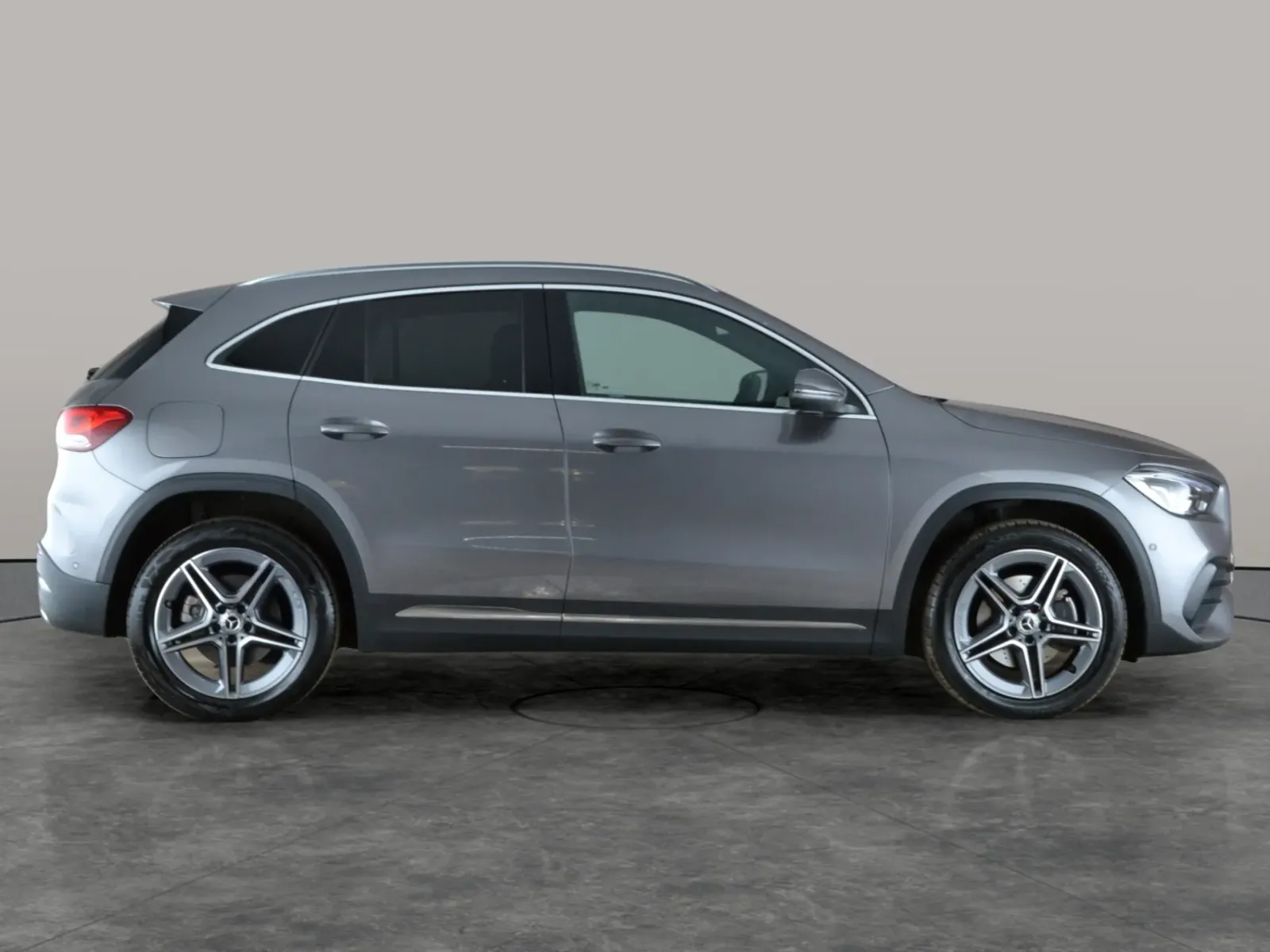 2022 Mercedes-Benz GLA 250e Exclusive Edition photo 4
