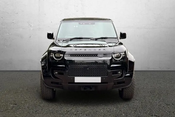 2026 Land Rover Defender 110 OCTA Black Edition photo 4