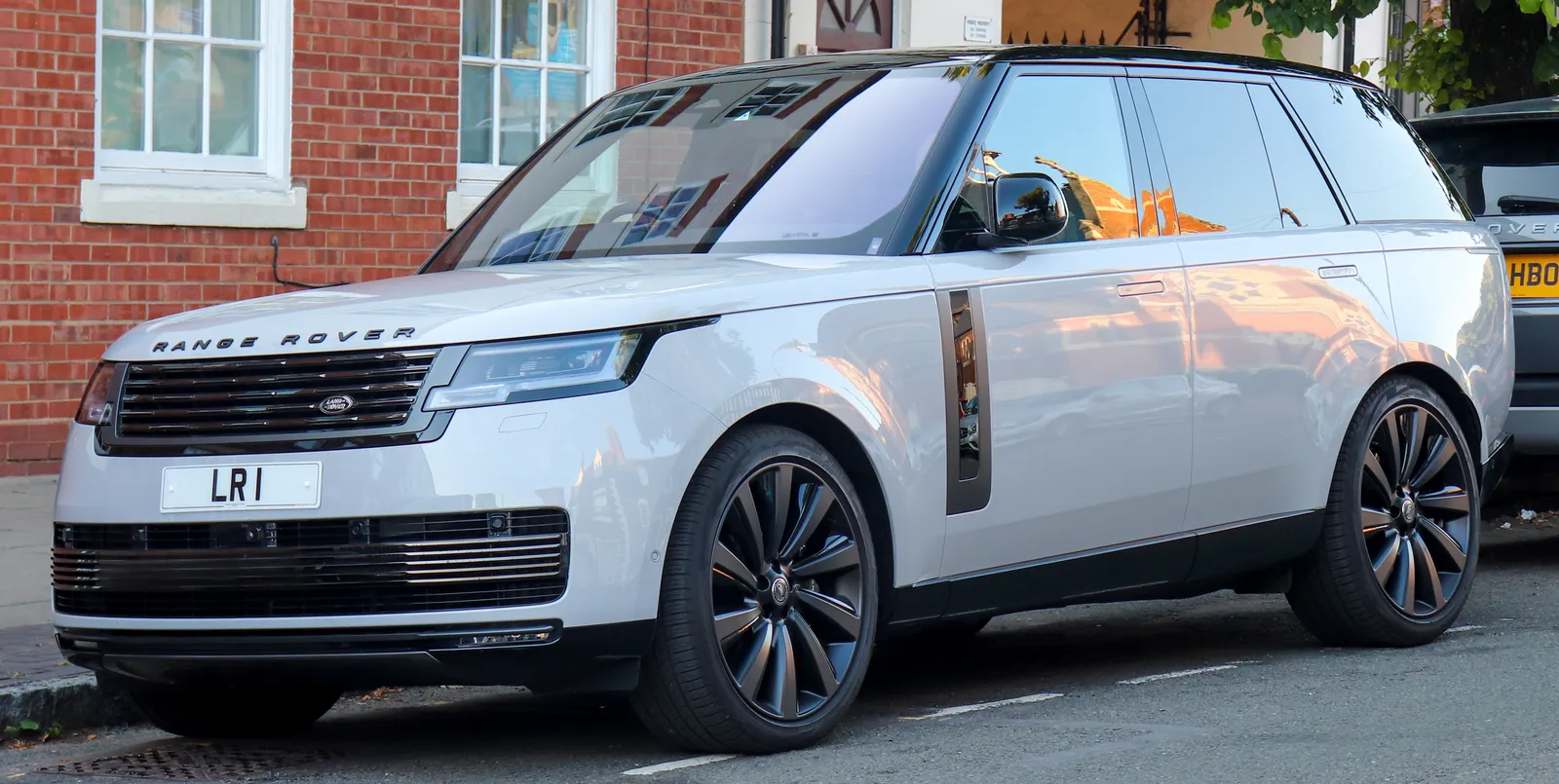 Jaguar Land Rover Wholesales Jump 61% as Production Recovers From Cyberattack