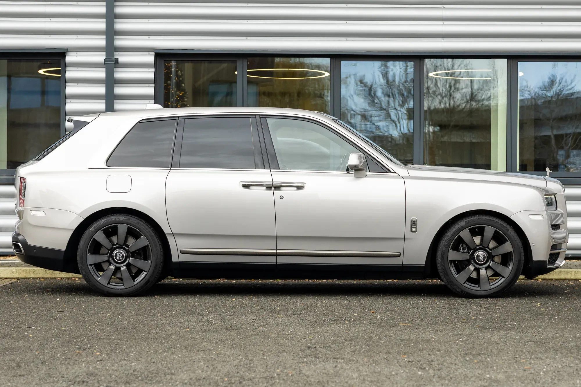 2024 Rolls-Royce Cullinan Black Badge photo 2